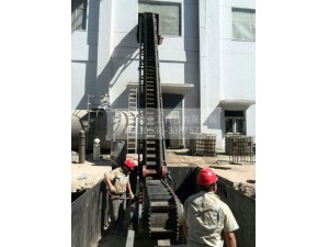 大傾角皮帶輸送機使用現場